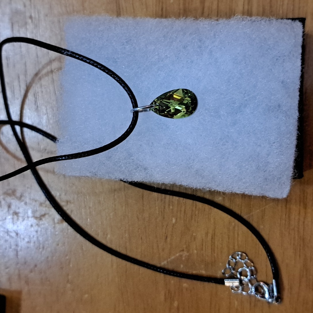 Citrus Lime Crystal Teardrop Necklace - Picture 4 of 5